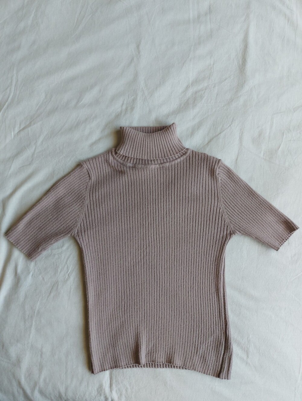 Ribbed Short-Sleeve Turtleneck Sweater in Taupe